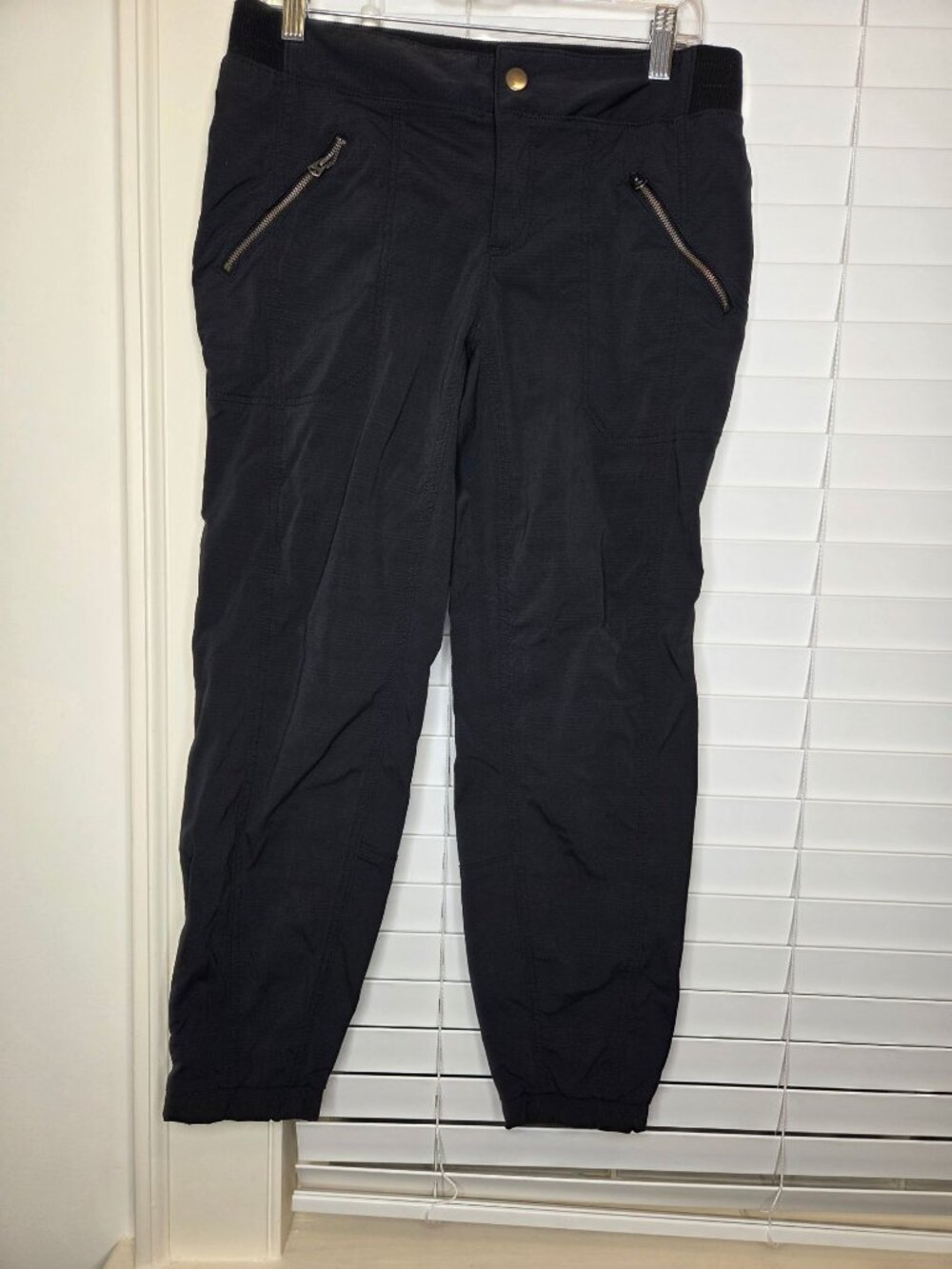 Womens Athleta Black Jogger Pants 8 Zip Pockets Nylon blend Athleisure